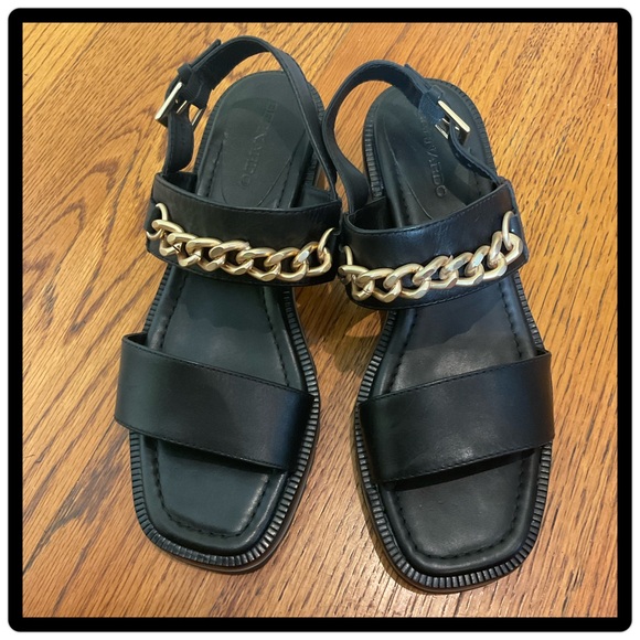 Bernardo Sorrena Goldtone Chain Lug Heel Sandal NWOB - Picture 1 of 13